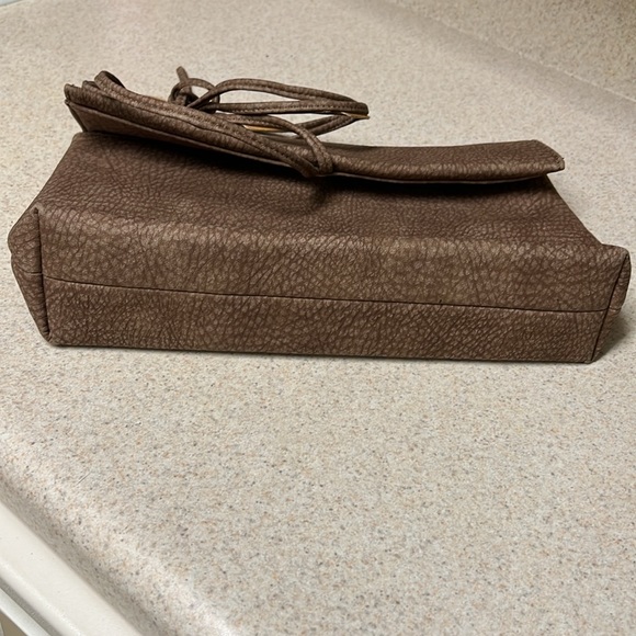 LuLu’s, Coveted, Curated, Collected, One Inside Pocket, Snap CloseCross Body Bag - Picture 6 of 9